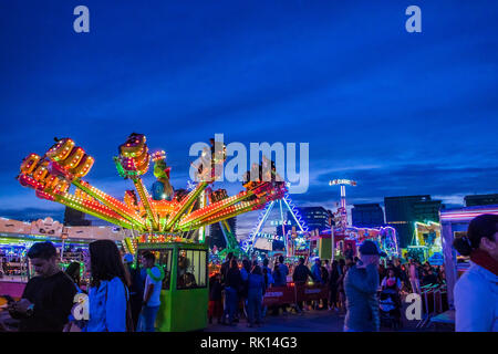 Feria de Abril de Barcelona, (30-04-2018), Katalonien, Spanien. Atmosphäre und Installationen im Forum von Barcelona. Stockfoto