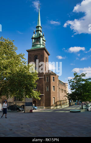 LONDON, Großbritannien - 9 September, 2018: All Hallows-durch-die-Towers, die älteste Kirche in der City von London Stockfoto