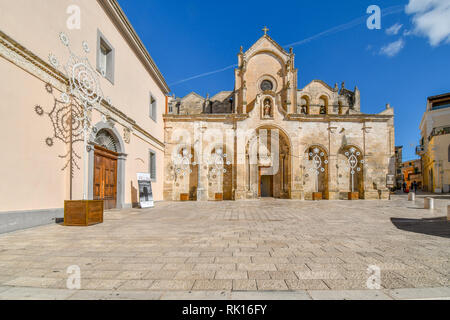 Die Pfarrkirche San Giovanni Battista, eine der wichtigsten Kirchen in Matera, außerhalb des historischen Zentrums von Matera, Italien Stockfoto