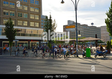 BERLIN, DEUTSCHLAND - 21. JUNI 2017: Grunerstrasse in Mitte, Berlin, Deutschland Stockfoto