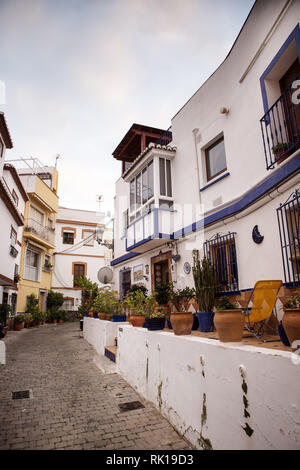 Strasse und Häuser der Altstadt von Almunecar in der Provinz Granada in Spanien Stockfoto