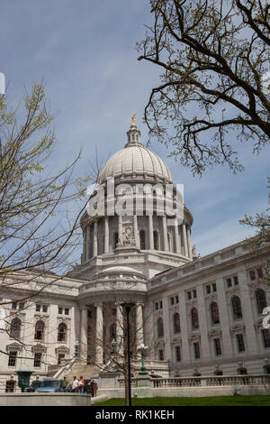 MADISON, WISCONSIN - 10. Mai 2014: Der südwestlichen Eingang des Capitol in Madison, WI am 10. Mai 2014. Stockfoto