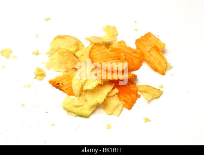 Kartoffelchips auf weißem Hintergrund, Bild Stockfoto