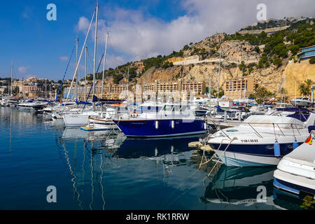 Boote, Yachten und teure Wohnung Gebäude, Greenwich Marina, Mascarat, Calpe, Spanien Stockfoto