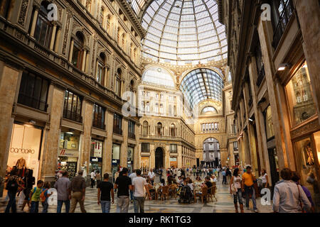 Neapel, Italien; Galleria Umberto, während die städtische Erneuerung gebaut nach einer Cholera-Epidemie von 1885 und im Jahr 1890 abgeschlossen. Stockfoto