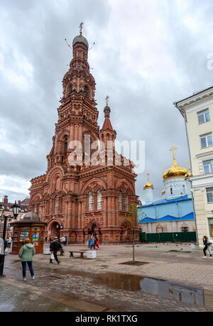 Kazan, Russland - 10. Juni 2018: Glockenturm der Kathedrale Epiphanie am Bauman Street Stockfoto