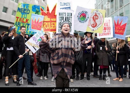 Vivienne Westwood schließt sich Aktivisten auf einer Demonstration zum protest gegen geplante Fracking-Standorte in Großbritannien. London. 19.03.2014 Stockfoto