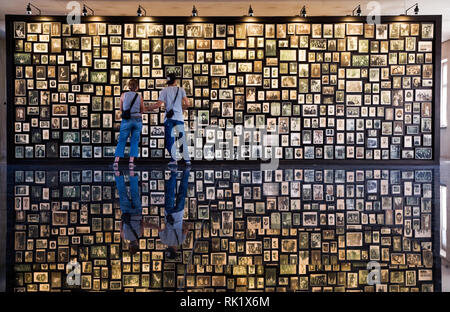 Oswiecim, Polen; memorial Anzeige der Familie Fotos der Opfer, Auschwitz-Birkenau. Stockfoto