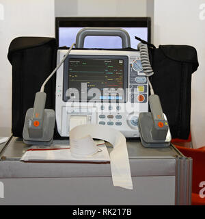 Externe manuelle Defibrillation und Überwachung der Geräte Stockfoto