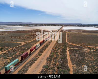Container Double Decker Güterzug aus Perth Port Augusta South Australia Stockfoto