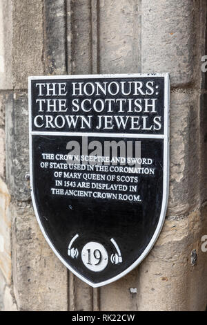 Die Ehre und die schottischen Kronjuwelen in Edinburgh Castle, Schottland, Großbritannien Stockfoto