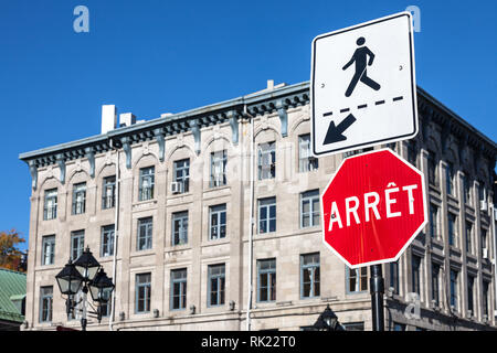 Quebec Stoppschild, gehorchen, die von zweisprachigen Vorschriften über die Verwendung der französischen Sprache auf Straßenschilder, translatingStop in Arret, in Montreal, Kanada, nächste Stockfoto