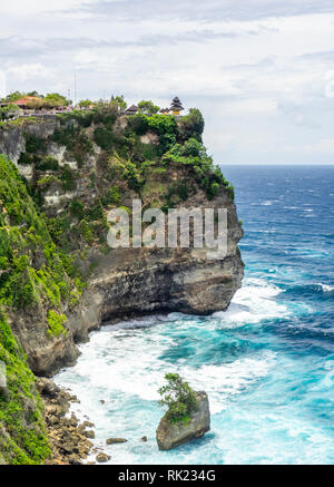 Uluwatu Tempel eine Pagode auf den Klippen der Halbinsel Bukit gehockt, Bali, Indonesien. Stockfoto