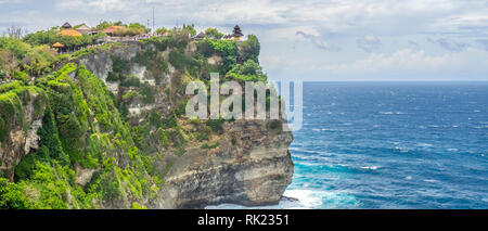 Uluwatu Tempel eine Pagode auf den Klippen der Halbinsel Bukit gehockt, Bali, Indonesien. Stockfoto