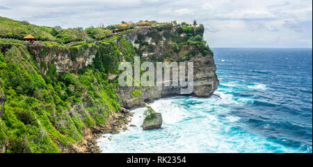 Uluwatu Tempel eine Pagode auf den Klippen der Halbinsel Bukit gehockt, Bali, Indonesien. Stockfoto