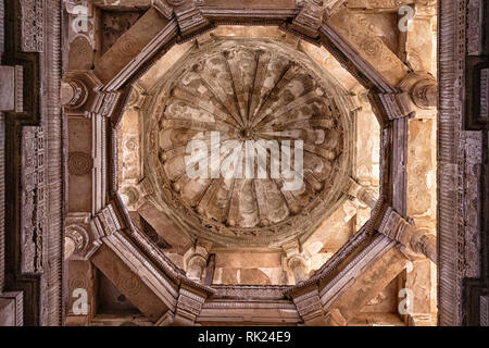 Champaner, India-December Pavagadh, Gujarat, 07, 2014 - Eine Innenansicht der Jama Masjid Kuppel. Stockfoto