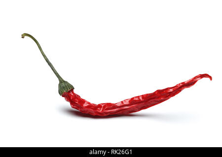 Getrocknete rote Pfeffer auf weißem Hintergrund Stockfoto