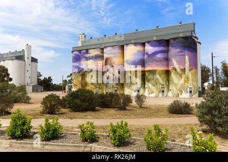 Silo Kunst Wandbild gemalt auf der Seite des Getreidespeichers an Kimba Eyre Peninsula South Australia Stockfoto