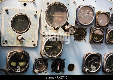 Cockpit Dashboard von altes Flugzeug am Khao Kho Mountain - Phetchabun, Thailand Stockfoto