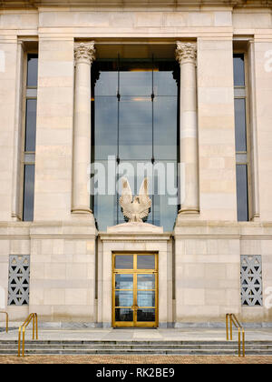 United States Federal Courthouse Gebäude und den vorderen Eingang zum Bundesgesetz Durchsetzung Mitte in Montgomery Alabama, USA. Stockfoto