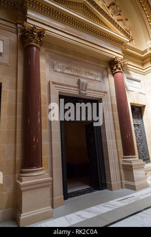 MADISON, WISCONSIN - 10. Mai 2014: Der Eingang zum Sitzungssaal in der Hauptstadt Gebäude in Madison, WI am 10. Mai 2014. Stockfoto