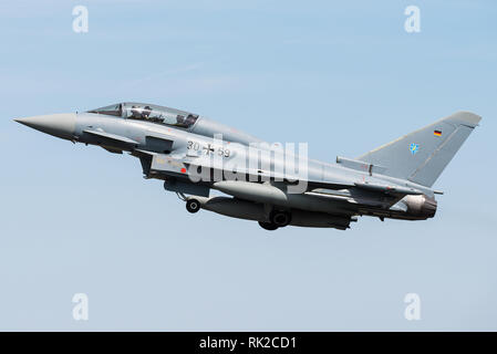 Ein Eurofighter Typhoon multirole Fighter Jet der Luftwaffe. Stockfoto