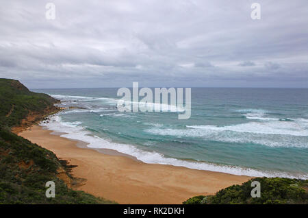 Besuchen sie Australien. Entlang der Great Ocean Road. Meer Meer und Strände und die Great Otway National Park. Stockfoto