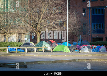 Eine temporäre "Zeltstadt" durch Obdachlose in Leeds City Centre belegt. Die Siedlung wurde vom Rat der Stadt gelöscht Stockfoto