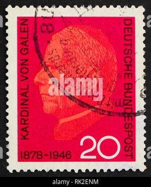 Deutschland - ca. 1966: einen Stempel in Deutschland bedruckt zeigt Kardinal Von Galen, Clemens August Kardinal Graf von Galen, anti-nationalsozialistischen Bischof von Münster, c Stockfoto