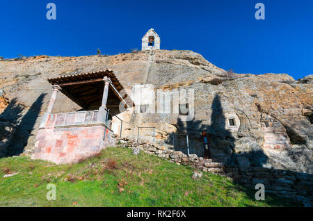 Iglesia Rupestre de los Santos Justo y Pastor, Olleros de Pisuerga, Montaña Palentina, Palencia, Castilla y Leon, Spanien, Europa Stockfoto