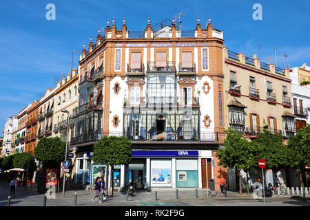 Sevilla, Spanien - 14. JUNI 2018: die schönen Gebäude im Zentrum von Sevilla, Spanien Stockfoto