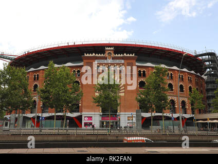 BARCELONA, SPANIEN - 13. JULI 2018: Arenas de Barcelona ist ein Einkaufszentrum in der alten Stierkampfarena Plaza de Toros in Barcelona, Katalonien, Spanien Stockfoto