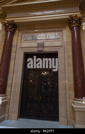 MADISON, WISCONSIN - 10. Mai 2014: Der Eingang zum Senat Zimmer in der Hauptstadt Gebäude in Madison, WI am 10. Mai 2014. Stockfoto