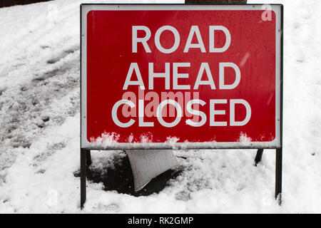 Schnee: WEG GESCHLOSSEN. Stockfoto