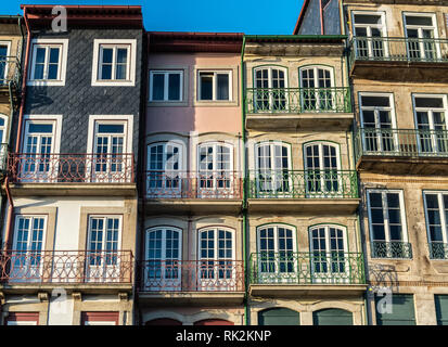 Typicall und farbenfrohe Haus in Porto Ribeira Viertel Stockfoto