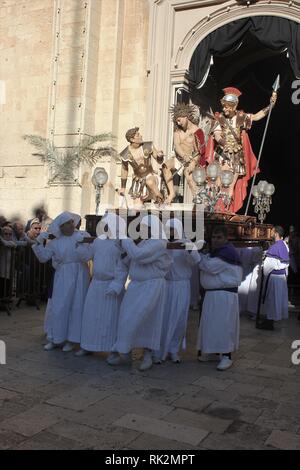 Römisch-katholische Goodfriday Zeremonie in Zejtun auf der Insel Malta: 4. Statue - Krönung von Jesus mit Dornen. Stockfoto