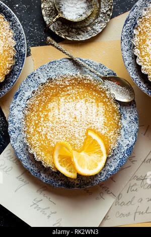 Glutenfreie Meyer Lemon Tart Stockfoto