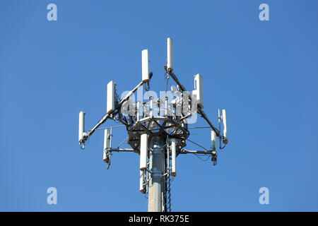 Antenne verwendet, um das Signal auf eine mobile Telefonie Netzwerk zu wiederholen Stockfoto