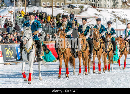 Aserianische Fahrer während einer Show für die Snow Polo World Cup 2019, St. Moritz, Schweiz Stockfoto