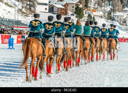 Aserianische Fahrer während einer Show für die Snow Polo World Cup 2019, St. Moritz, Schweiz Stockfoto