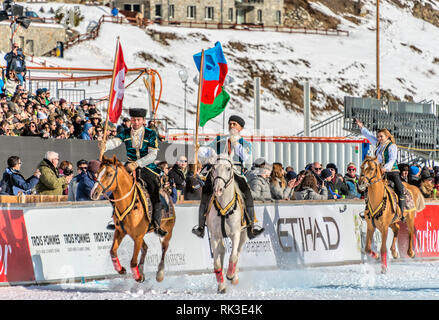 Aserianische Fahrer während einer Show für die Snow Polo World Cup 2019, St. Moritz, Schweiz Stockfoto