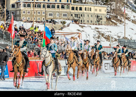 Aserianische Fahrer während einer Show für die Snow Polo World Cup 2019, St. Moritz, Schweiz Stockfoto