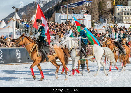 Aserianische Fahrer während einer Show für die Snow Polo World Cup 2019, St. Moritz, Schweiz Stockfoto