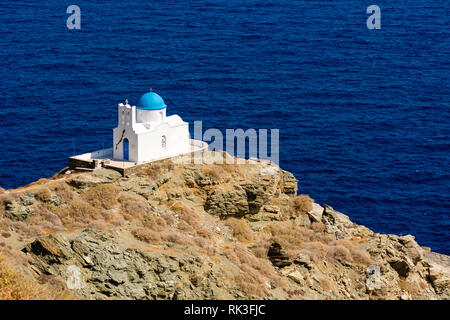 Kirche der sieben Märtyrer mit Meerblick, Kastro in Sifnos Insel in Griechenland Stockfoto
