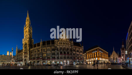 München, Bayern/Deutschland - 07. 29. 2018: Einheimische und Touristen zu Fuß in den Gassen der Altstadt rund um den Marienplatz Stockfoto