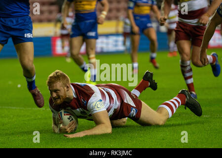 Die wigan Warriors Joe Farren Kerben seine Seiten vierten versuchen, 8. Februar 2019, DW Stadium, Wigan, England; Betfred Super League, Runde 2, Wigan Warriors vs Leeds Rhinos; Quelle: News Bilder Stockfoto