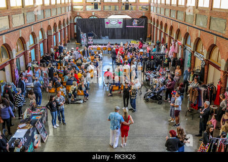 Ballarat, Victoria, Australien. 9. Feb 2019. Ballarat Beat Rockabilly Festival - 09. Februar 2019 - Ballarat - Victoria - Australien. Die große Menschenmenge genießen einige Rockabilly Tanzunterricht von den Ausbildern Credit: Brett Keating/Alamy leben Nachrichten Stockfoto