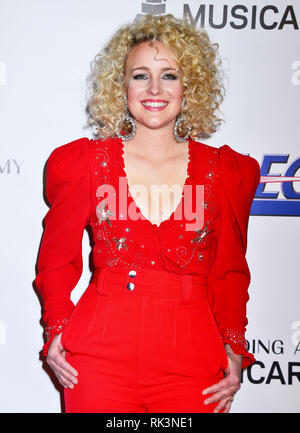 Los Angeles, USA. 08 Feb, 2019. CAM059 besucht MusiCares Person des Jahres ehrt Dolly Parton im Los Angeles Convention Center am 8. Februar 2019 in Los Angeles, Kalifornien Quelle: Tsuni/USA/Alamy leben Nachrichten Stockfoto