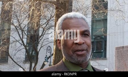 New York, USA. 8. Februar 2019. Ehemalige NBA Basketball star Charles Oakley an den Südlichen Bezirk von New York Gericht, wo er Chef Norman Seabrook unterstützt. Foto: Matthew Russell Lee/Innere Stadt Drücken Sie Credit: Matthew Russell Lee/Alamy leben Nachrichten Stockfoto