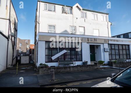 Blackpool Großbritannien, 9. Februar, 2019. Wetter news. Sturm Erik Ursachen viel Schaden an den beliebten Ferienort, Dächer und Vordächer, die die Hauptlast der Sturm. Credit: Gary Telford/Alamy leben Nachrichten Stockfoto